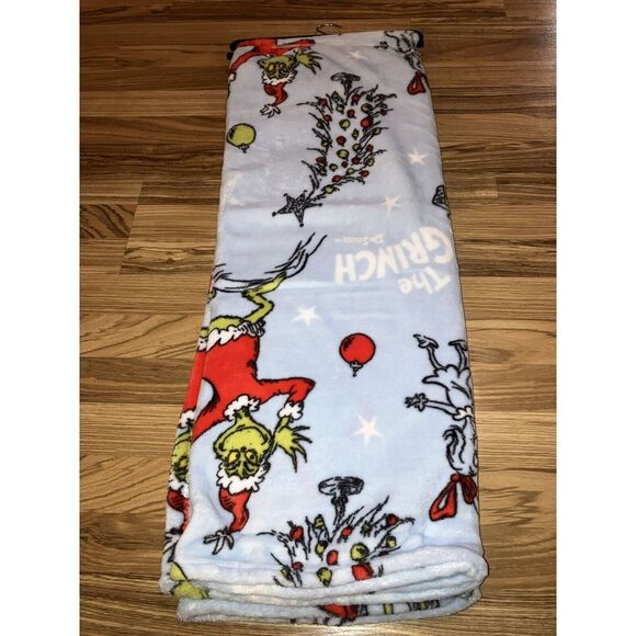 NEW The Grinch Christmas Oversized 50x70 Ultra Soft Throw Blanket - Picture 3 of 3